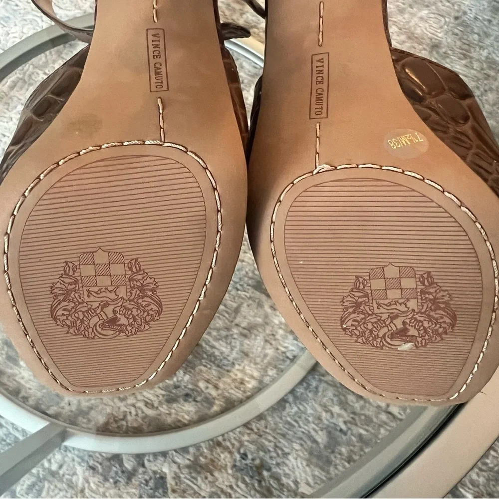 VINCE CAMUTO Women's Kortinta Croc-Embossed Platform High-Heel NWOT size 7.5